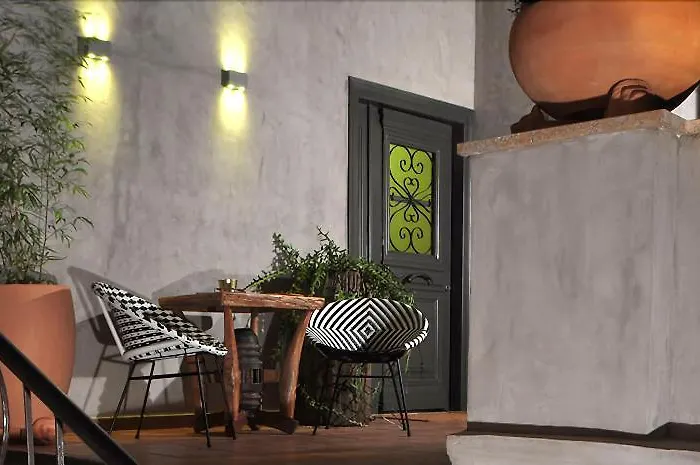 Archo & בית הארחה